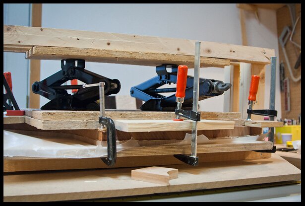 Gluing the top in the press-machine