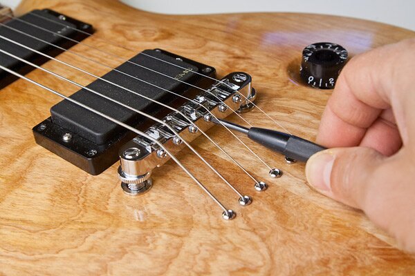 adjust-bridge-saddles-for-intonation
