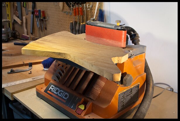 Cleaning the edges on the oscillating sander